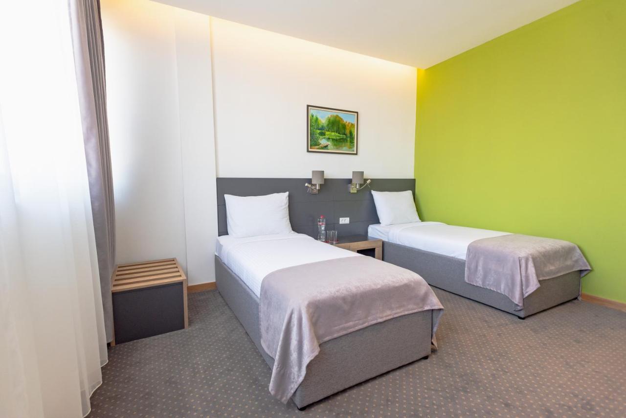Hotel Stobex Loznica Esterno foto