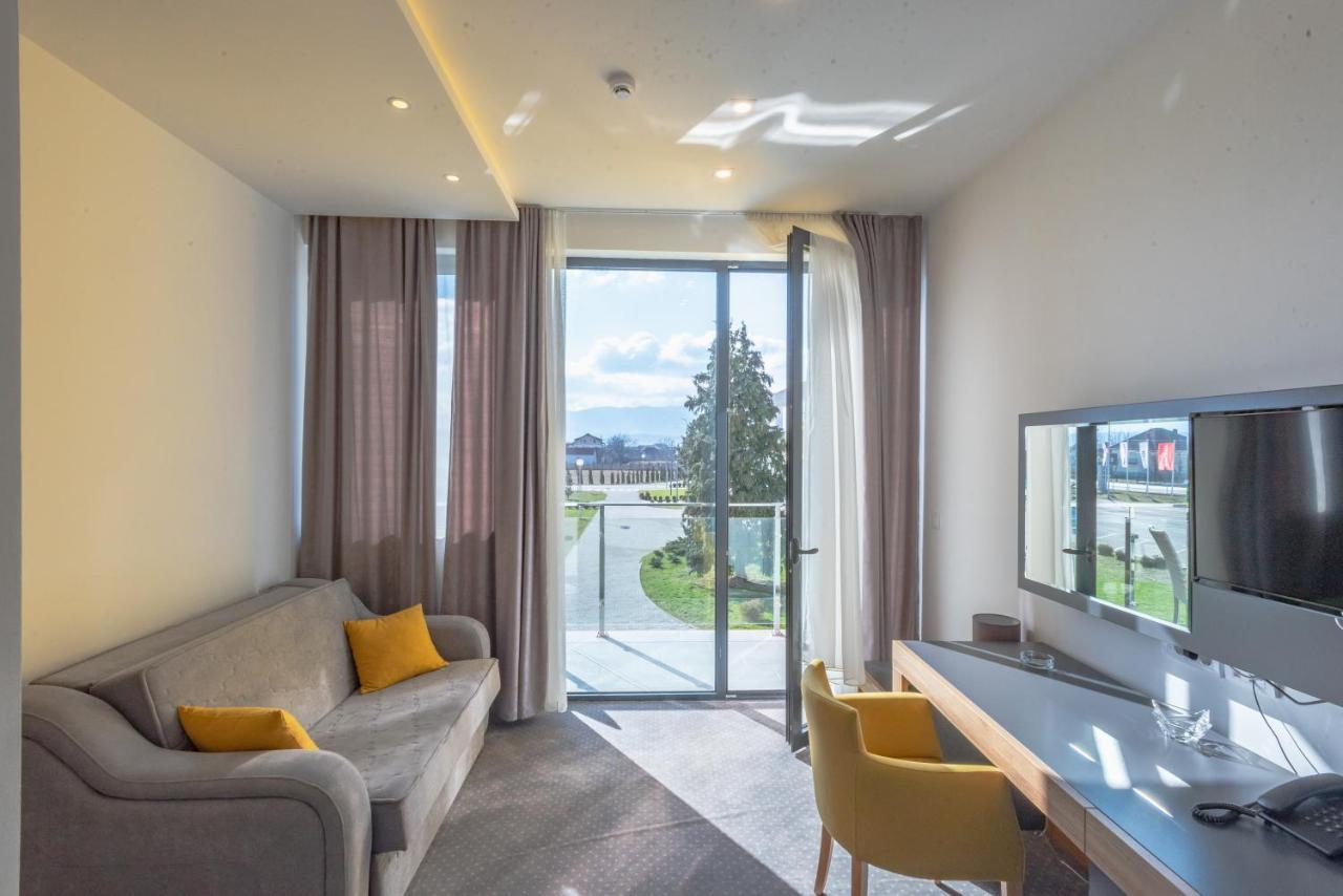 Hotel Stobex Loznica Esterno foto