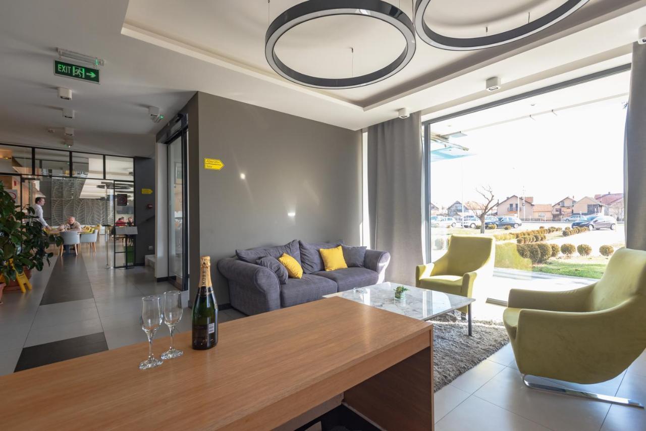 Hotel Stobex Loznica Esterno foto